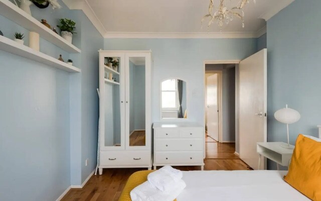 Wonderful 1BR Flat Fits 4 Guests - Newington