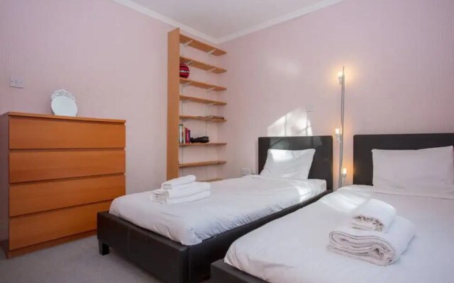 Sunny Flat in Islington