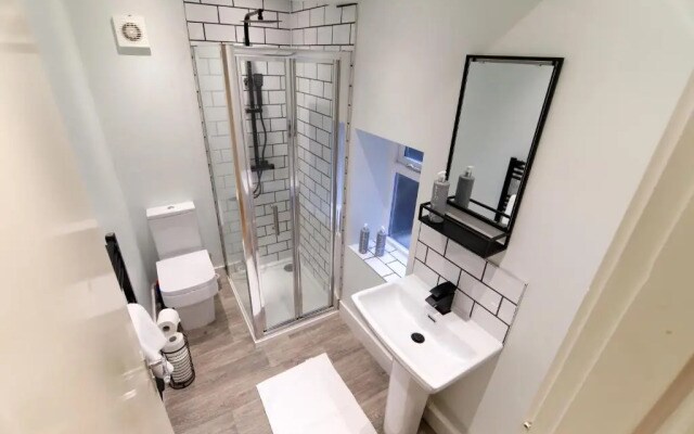 Cosy and modern two bedroom apartment - Snug House
