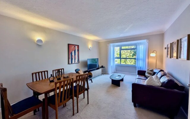 Charming Flat Near London Attractions