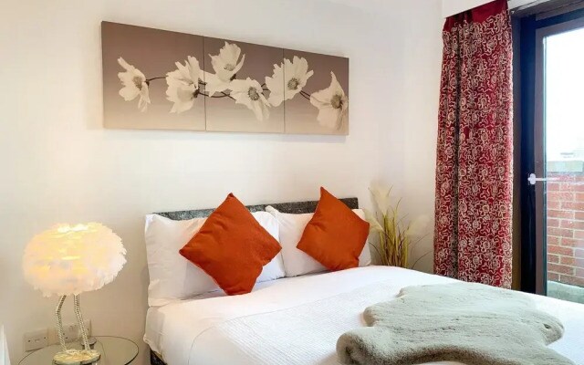 5 Bedroom 3 Bathroom Penthouse Apartment