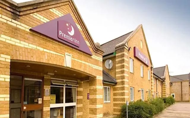 Premier Inn Oldham - Broadway
