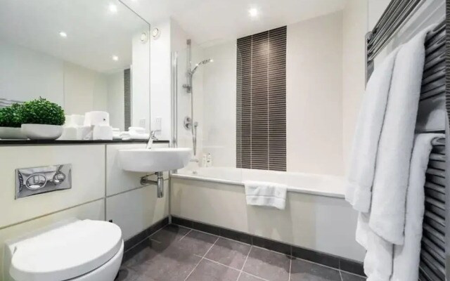 London Bridge 2bed2bath Apt, 4mins to Tube