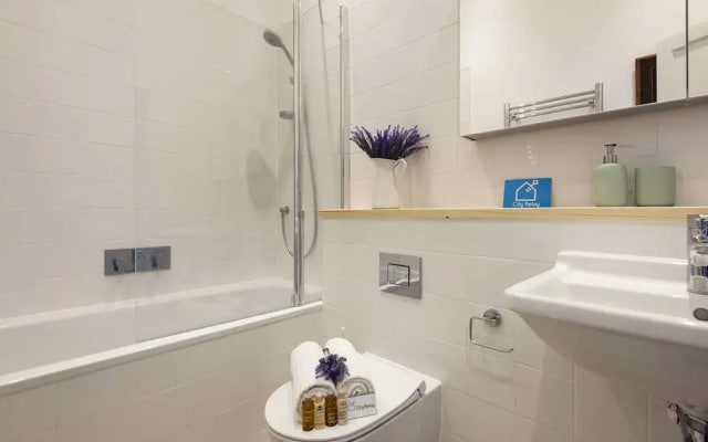 The Stunning Philbeach Garden Apartment- CSD