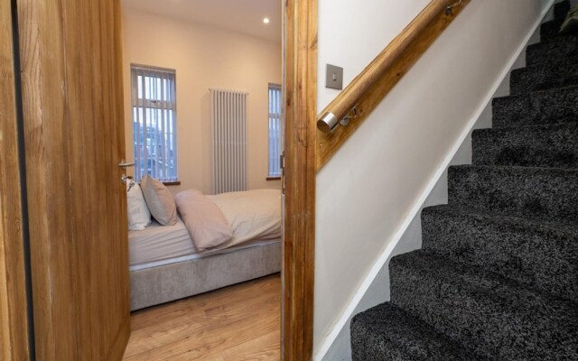 Tranquil Stoke-on-trent 4bed, 2 Bath, Parking