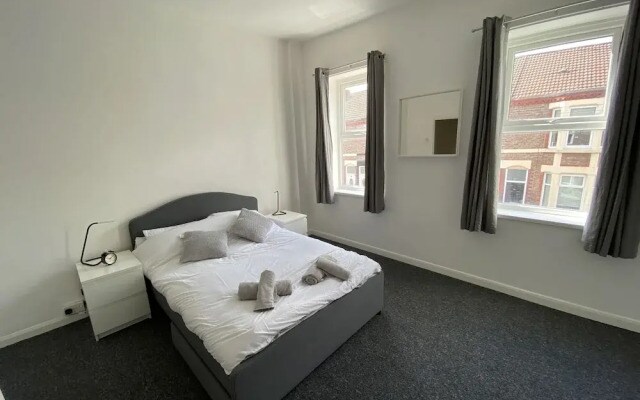 Beautiful Modern 3-bed House in Wallasey Near City