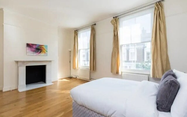 4 Bedroom Flat 4 min Walk From Hammersmith Tube