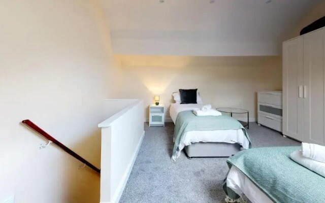 Stayzo Stylish House Accommodation in Westminster