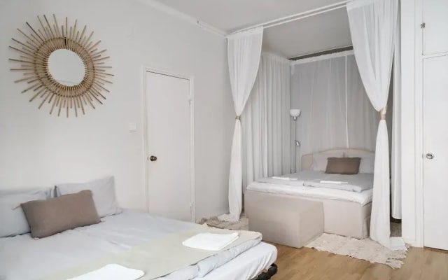 1BR Demure Design Urban Living Space