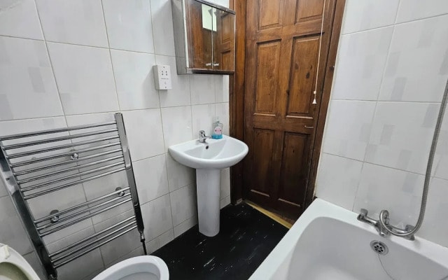 SnoozeDen Wellesley – Near to Slough Station