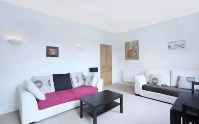 Bright 1 Bedroom Flat in Fulham