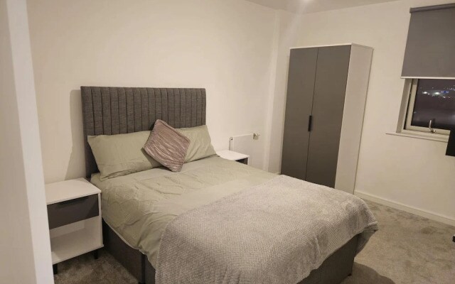 Luxurious 2-bed Haven in the Heart of Barking