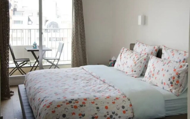 2 Bedroom Apartment With Balcony Near Eiffel Tower and Invalides