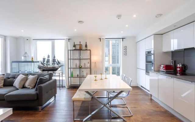 Stunning Brentford Penthouse
