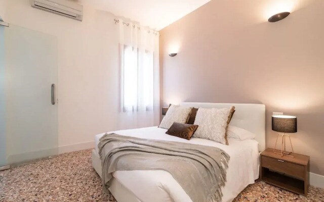 Casanova Deluxe Apartment by Wonderful Italy