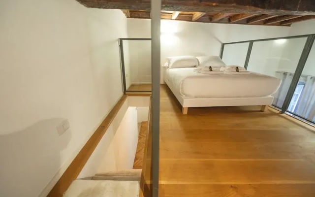 Spanish Steps Romantic Nest With Balcony
