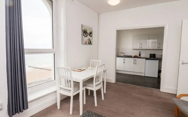 8 Beach View @ Beaconsfield House