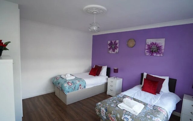 Spacious 3BR House Sleeps 6