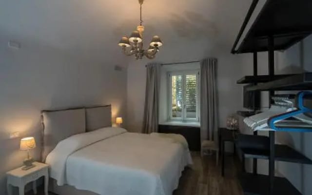 Laura Family Apartments