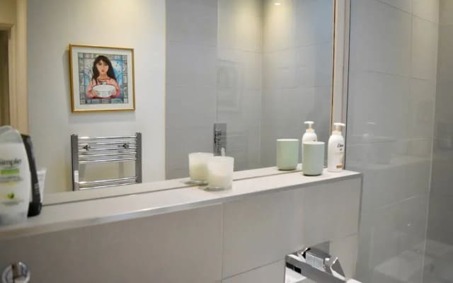 Modern 1 Bedroom Kensington Flat With Roof Terrace