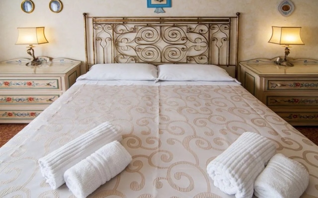 Aurelio&Vaticano Elegant Flat