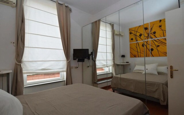 Spanish Steps Corner - Belsiana Apartment