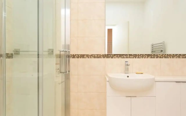 Veeve - Rosey Rosslyn Flat