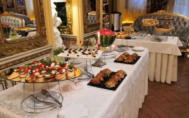Golden Hotel