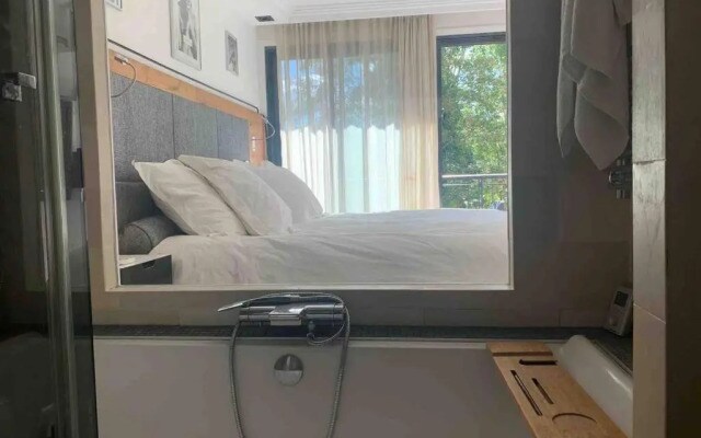George Apartment in Neuilly