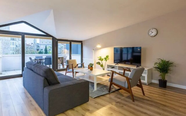 Exceptional Flat With Galata Tower View in Beyoglu