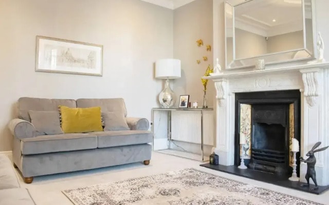 Stylish & Stunning 5 Bed House in Clapham South
