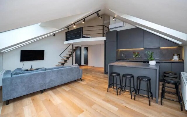 LOFT 1 BD Castle Apartament