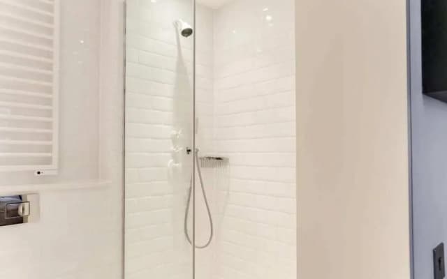Luxury 2-bed, 2-bath Loft-style Flat in Covent Gdn