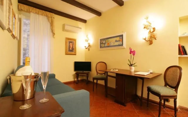 Navona Little Home