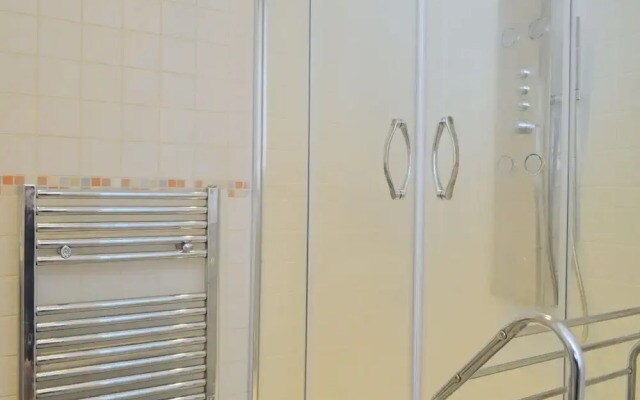 Amazing Quiet 1 Bedroom Flat with Charming Garden