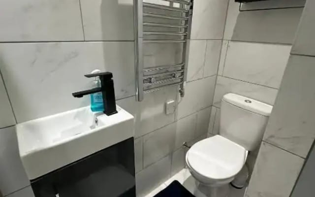 Inviting Studio Flat at Lewisham Way, Se14 London