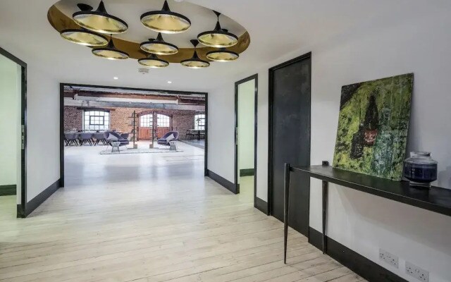 Skyline Water Front Penthouse Apartment