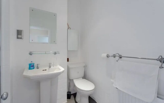 Spacious 3 Bedroom Apartment in Chelsea