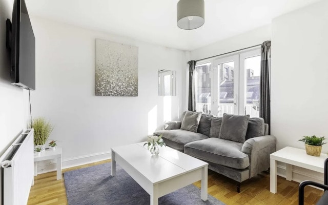 Modern Home Near Central London