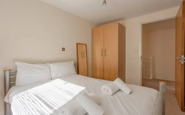 Spacious 4 Bedroom Home in Marylebone