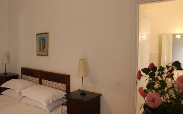 HouseInTheLight B&B