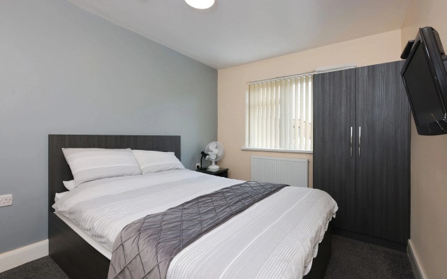 OYO Honeycroft Lodge, Uxbridge