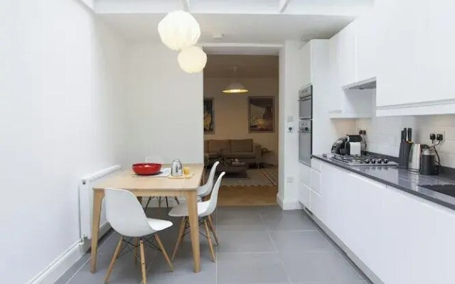 Ossington Street by Onefinestay