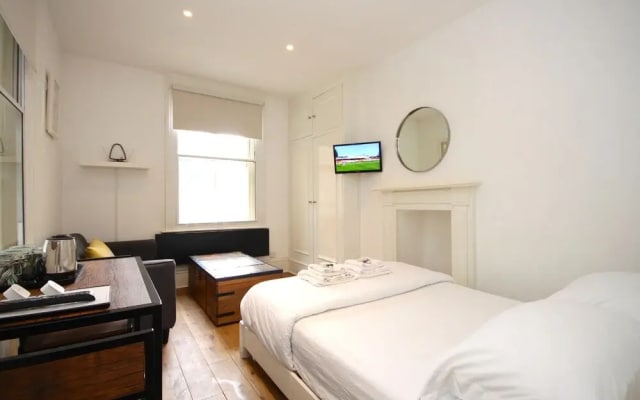 Cosy Central Soho City Studio Apartment