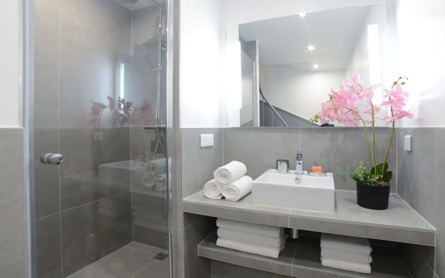 Luxury 4BDR Le Louvre I by Livinparis
