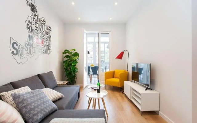 Perfectly located 4bed 4bath apartment in Barcelona 1 2