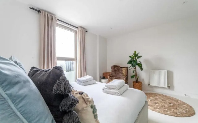 Beautiful Modern Apartment Centrally Located