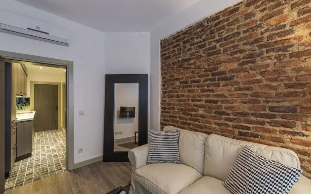 G Flats & Serviced Apartments - Adult Only