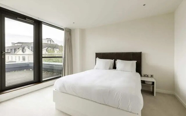 Beautiful 4 Bed Abode Near Imperial Wharf