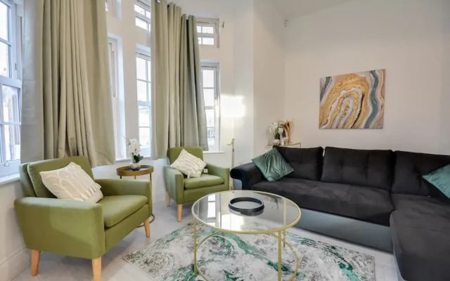 Cosy Wigan Apartment With Sunny Views